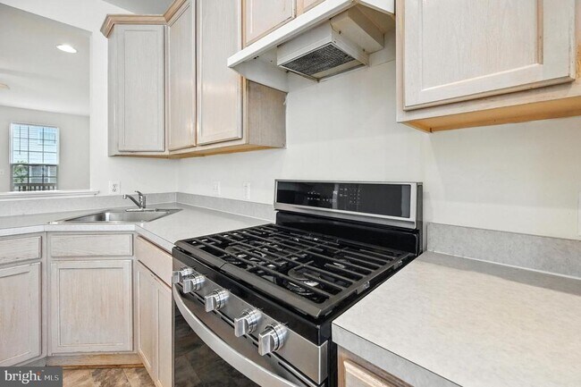 Building Photo - 6949 Banchory Ct