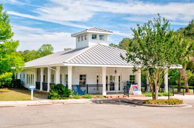 Building Photo - 694 Hadley Ct SE