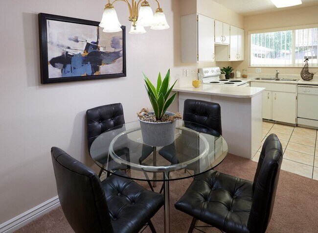 Building Photo - West Valley Duplex