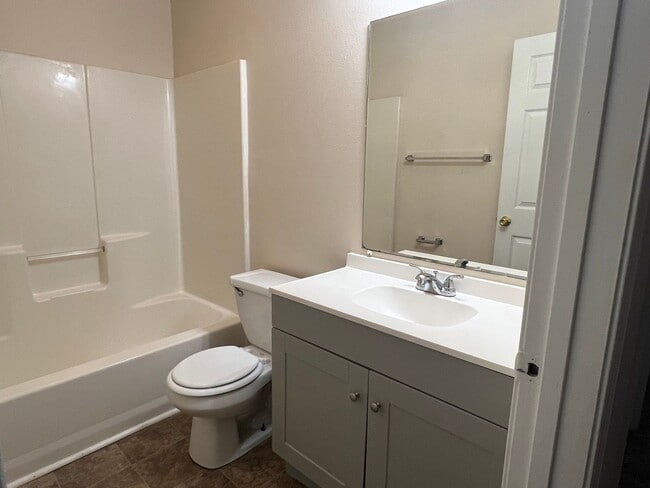 Building Photo - 1021 E Lynn St