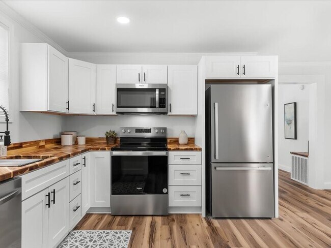 Building Photo - 160 29th St Pl SW