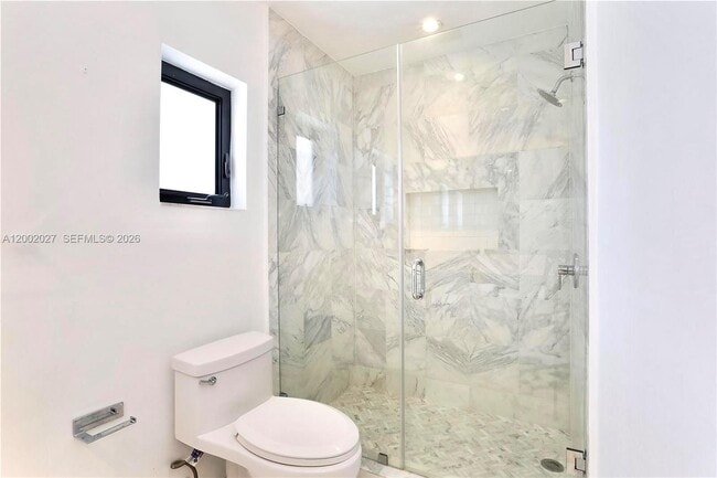 Building Photo - 815 Valencia Ave