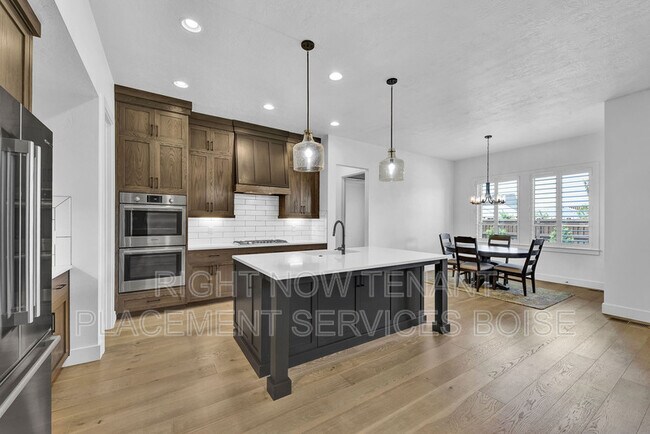 Building Photo - 6705 N Elmstone Way
