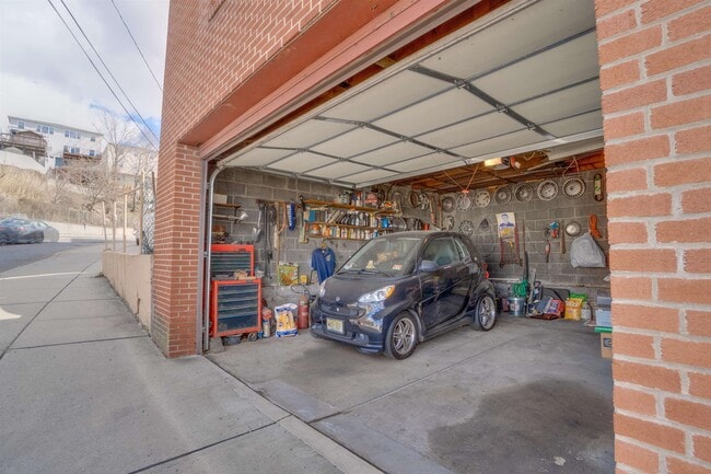 Building Photo - 678 Liberty Ave