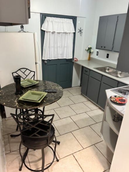 Building Photo - 7418 Meadow Cliff St