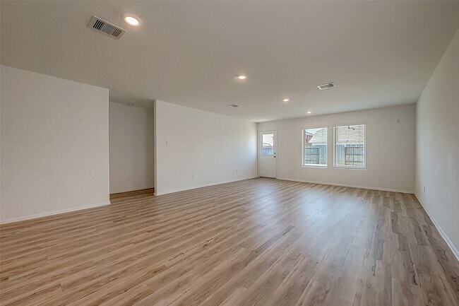 Building Photo - 18111 Robin Creek Dr