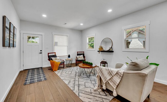 Building Photo - 1521 36th Pl N