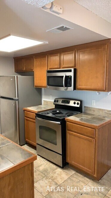 Building Photo - 851 S Uravan Ct