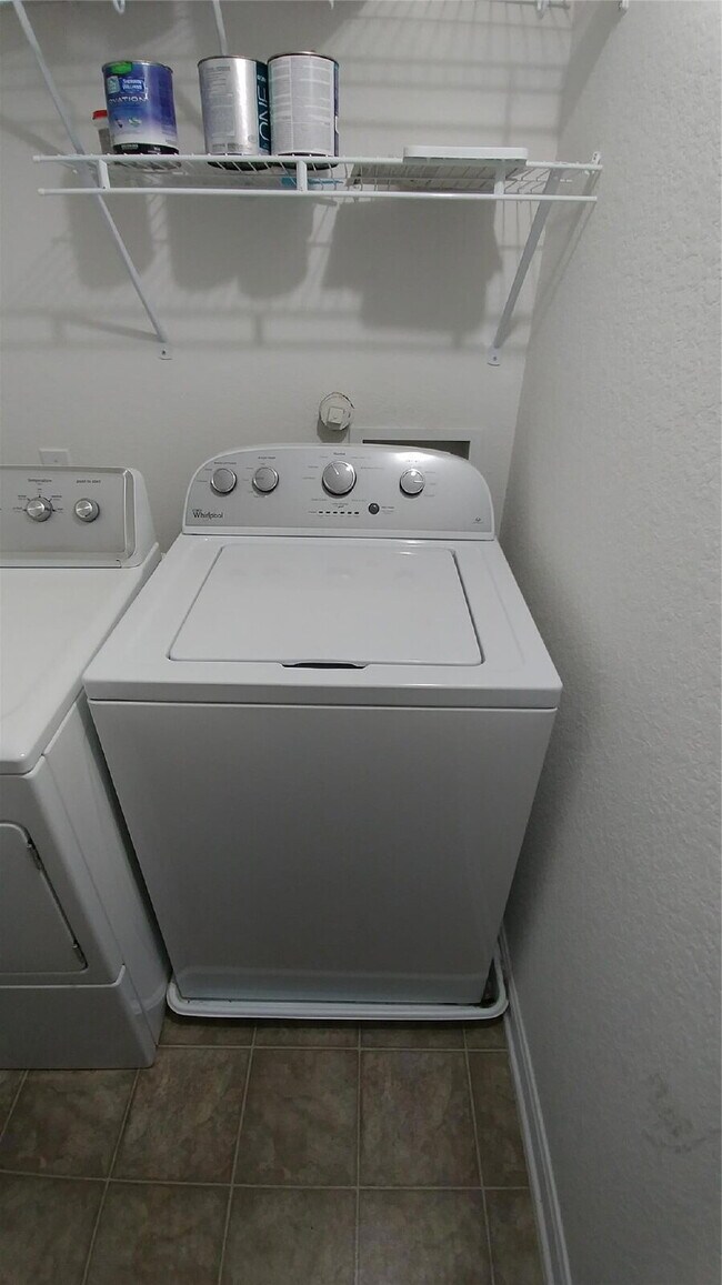 Building Photo - 112 Rush Haven