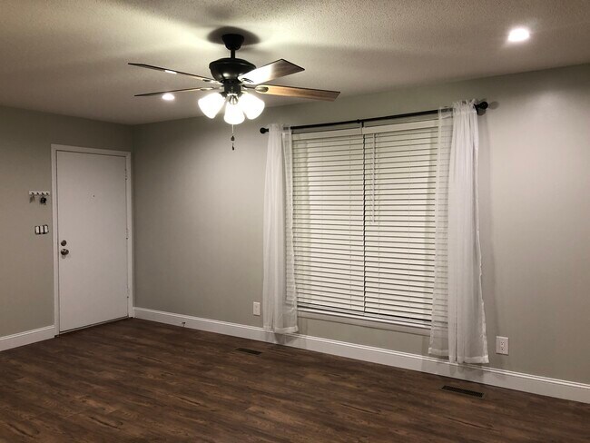 Living Room - 3413 Lisa Dr