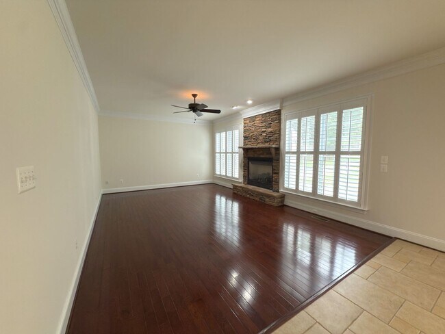 Building Photo - Spacious 4 Bed 5.5 Bath Home in Annandale,...