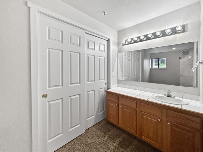 Building Photo - $0 DEPOSIT OPTION. 2 BED 2.5 BATH CONDO AT STUDIO 70 IN DENVER'S GOLDEN TRIANGLE. PARKING INCLUDED!