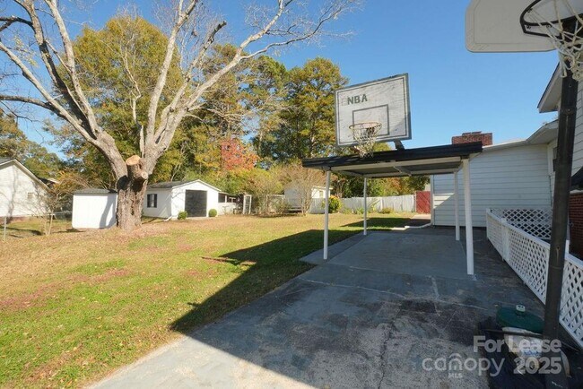 Building Photo - 1632 Kimberly Dr