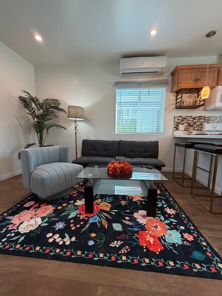 Furnished - 12360 Jolette Ave