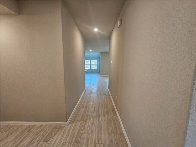 Building Photo - 417 Blanco Dr