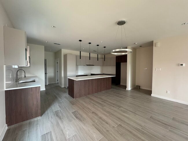 Building Photo - 210 Veracruz Dr