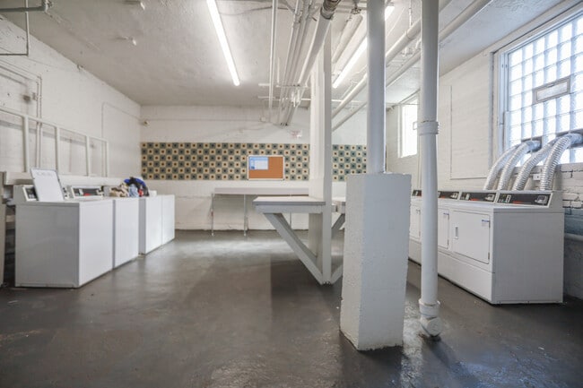 Building Photo - 5419 S Harper Ave