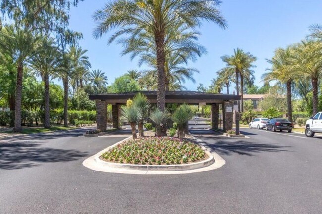 Building Photo - 7222 E Gainey Ranch Rd