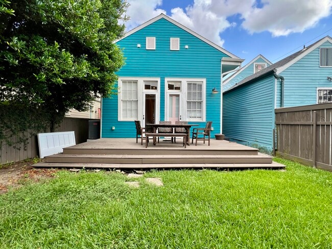 Building Photo - 2333 Chippewa St