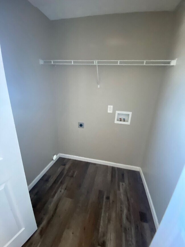 Building Photo - Spacious home in White Pine