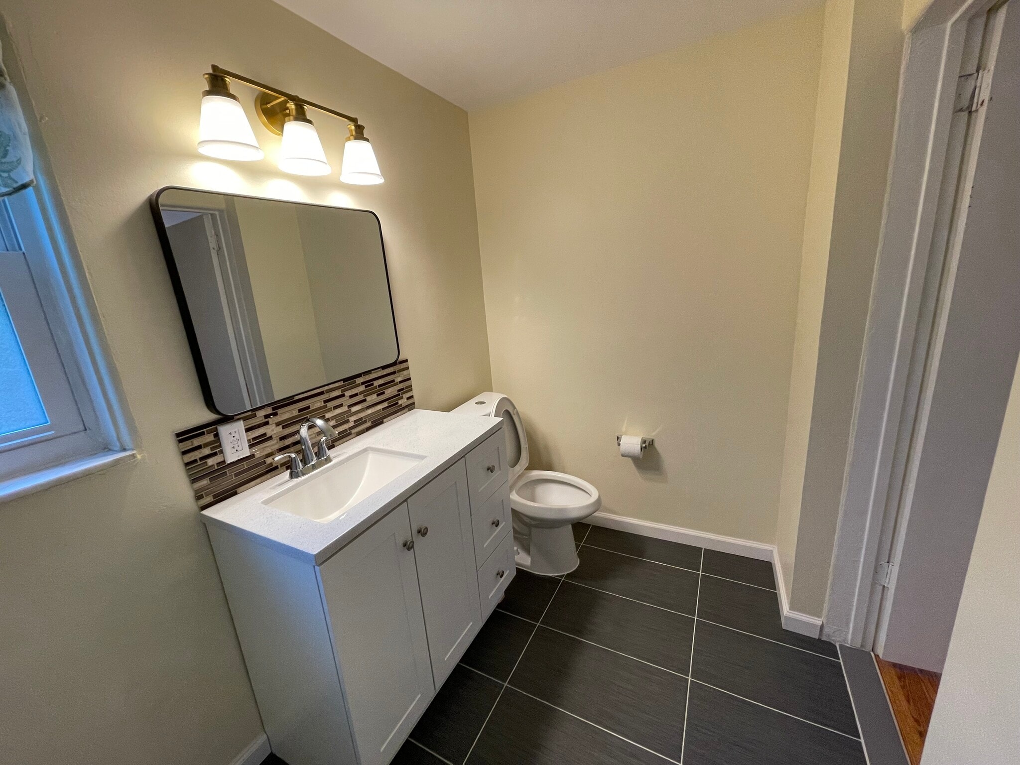 Bathroom - 5548 Avondale Pl