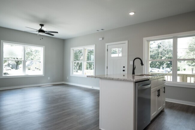 Building Photo - 785 Whitehall Rd