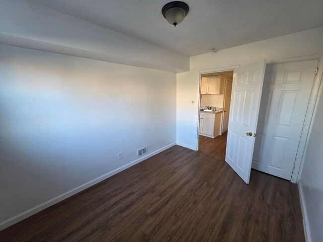 Building Photo - 1321 E 23rd St