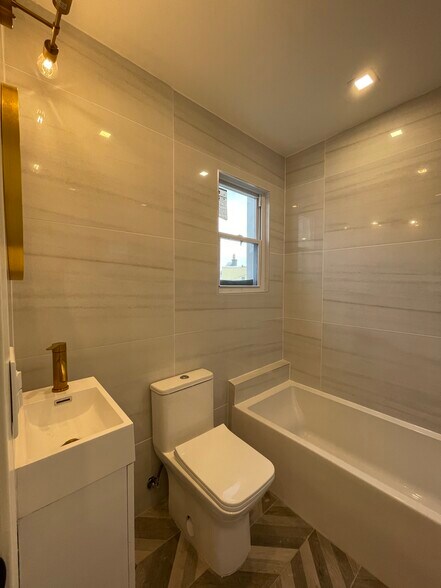 88 Wallis 2B - 80 Wallis Ave