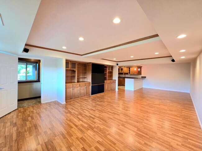 Building Photo - Massive House for Rent on a Cherry Orchard! Rental Options as a 4-bed or as two 2-beds!