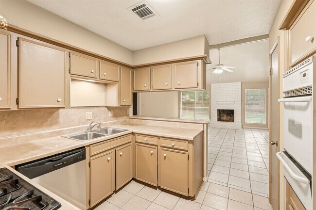 Building Photo - 823 Red Rock Canyon Dr