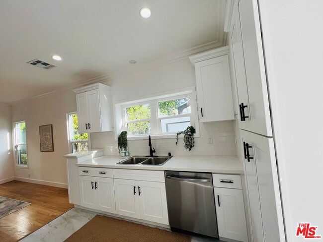 Building Photo - 4526 St Elmo Dr