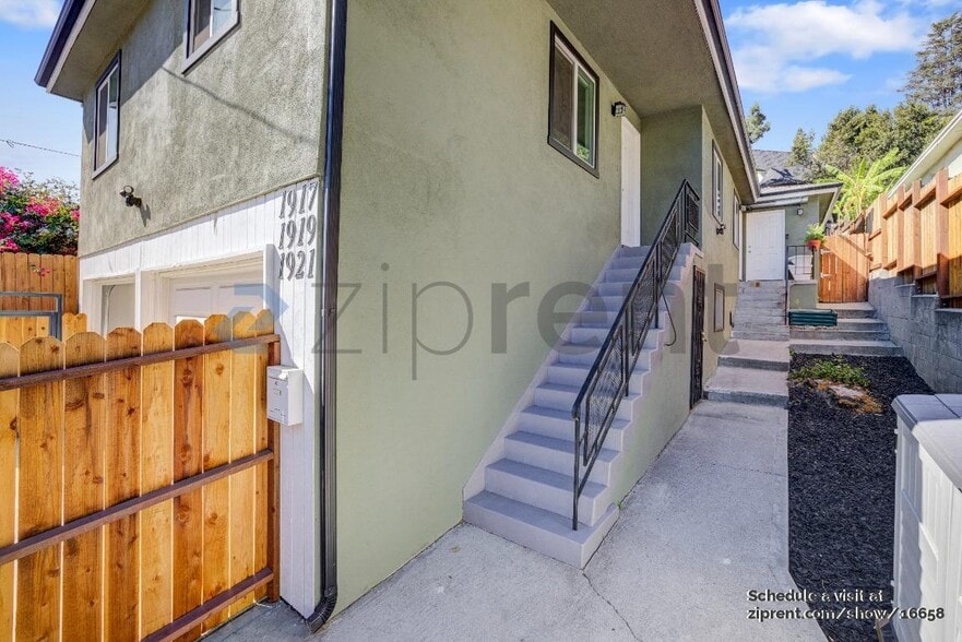 Building Photo - Unit