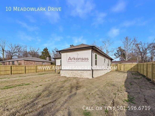 Building Photo - 10 Meadowlark Dr