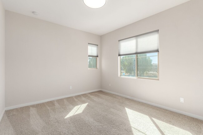 Building Photo - Modern and Spacious Townhome in the Mosaic...