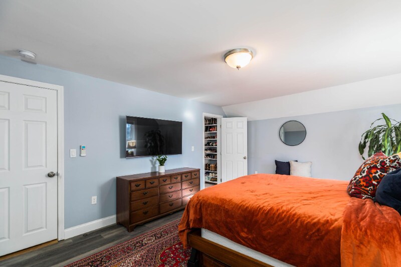 Building Photo - 730 Mammoth Rd