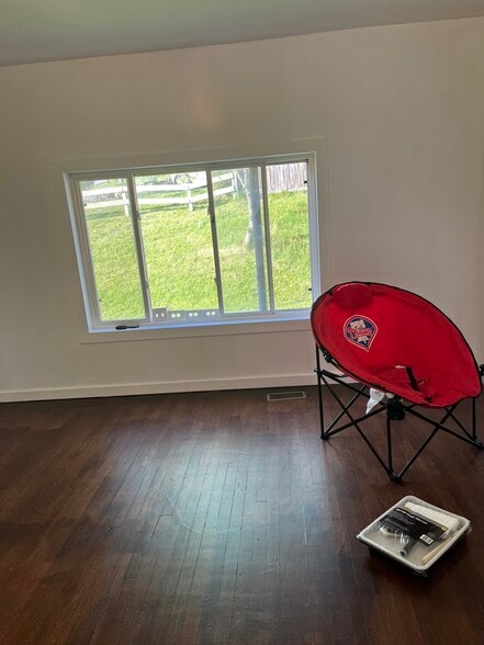 Building Photo - 132 Deck St