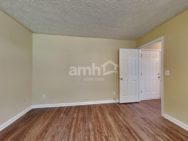 Building Photo - 1305 Carlysle Park Dr