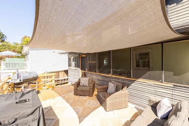 Building Photo - 308 W Main St