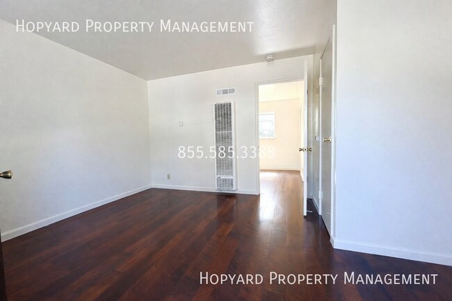 Building Photo - 2146 Sacramento St