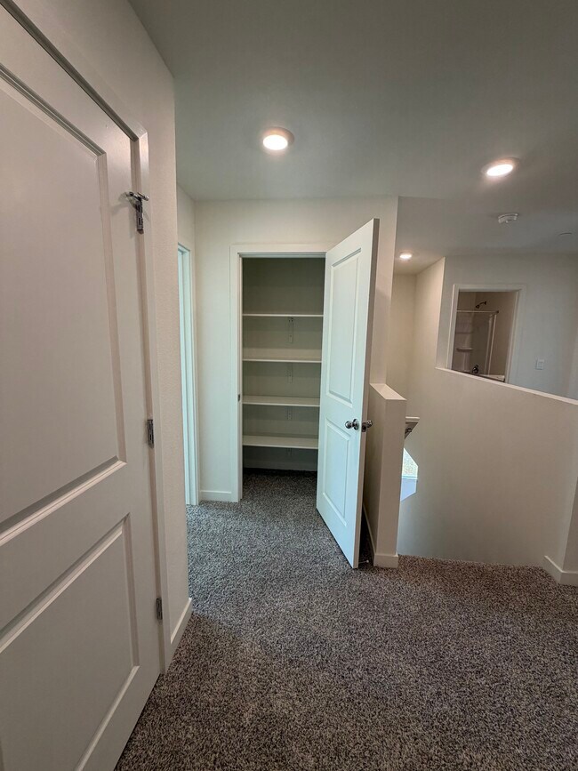 Building Photo - 831 Congaree Ln