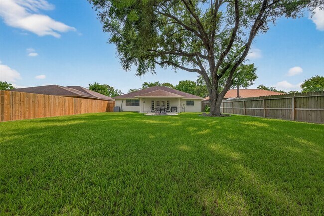 Building Photo - 2314 Pilgrims Bend Dr