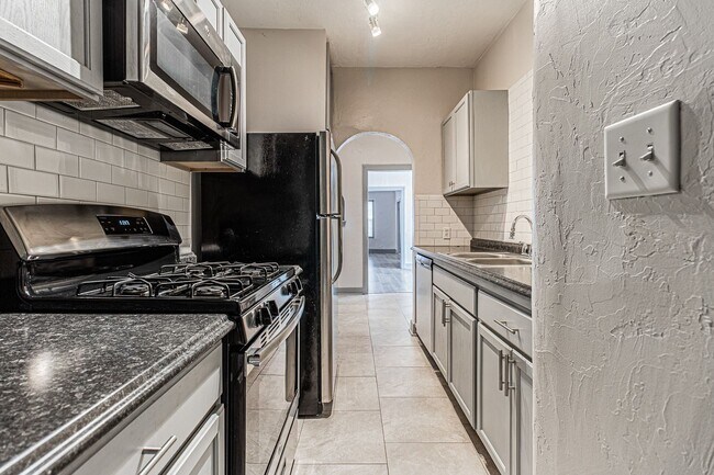 Building Photo - 2 Bed 1 Bath Duplex in NE OKC