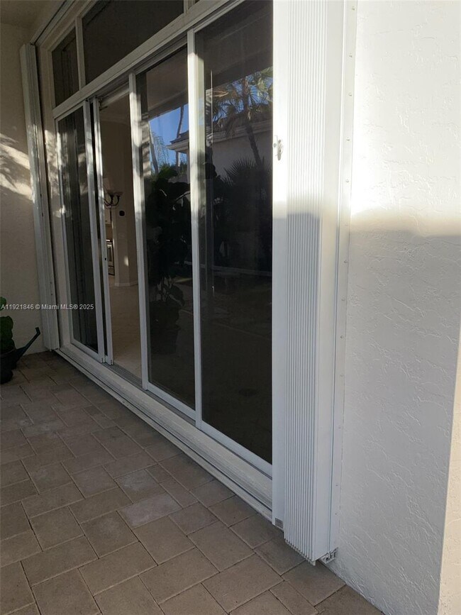 Building Photo - 2518 Bay Pointe Ct