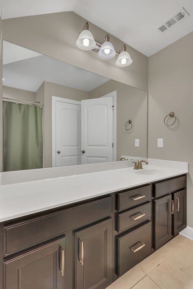 Building Photo - 1060 Harvey Springs Dr
