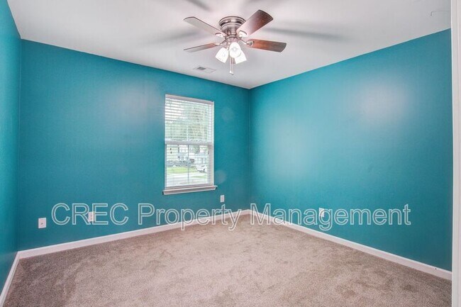 Building Photo - 202 Center Hill Ct