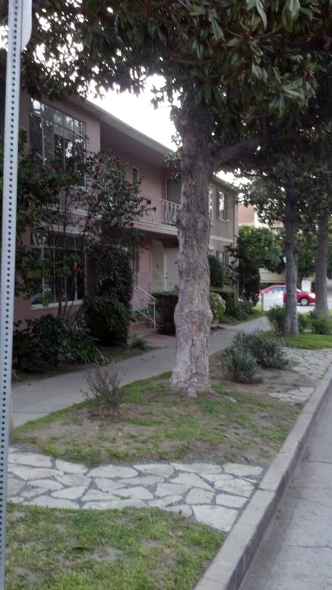 Building Photo - 2371 Kerwood Ave