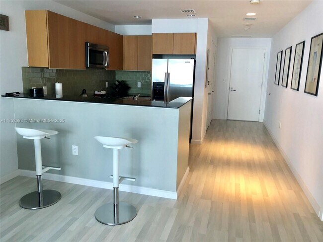 Building Photo - 1060 Brickell Ave