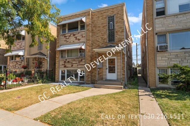 Primary Photo - 2517 N Laramie Ave