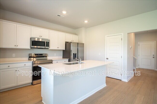 Building Photo - 22857 Dashwood Ln