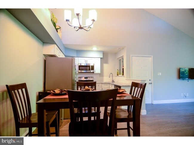 Building Photo - 1094 Tristram Cir